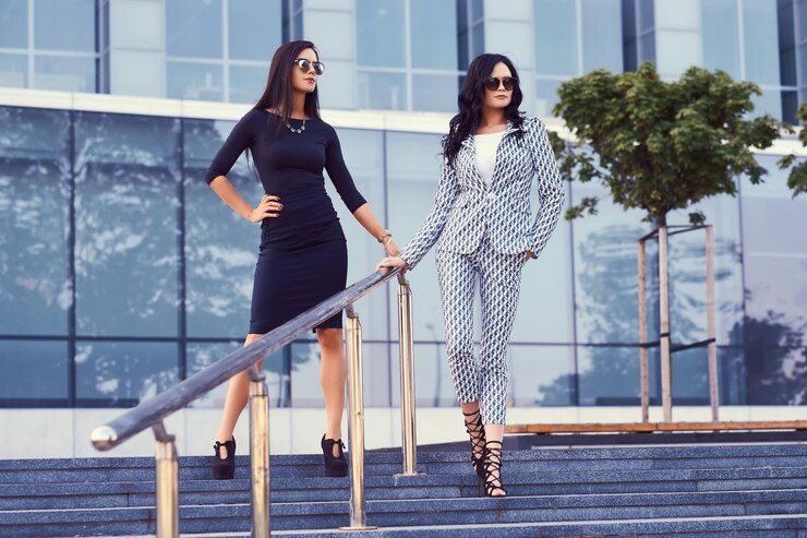 How to Dress Fashionably for the Office