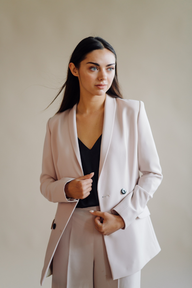 π¨ Fashion for Interviews in Creative Fields: Dress to Impress Creatively
